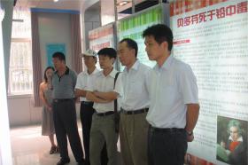 山東省食品藥品監督管理局副局長(cháng)陳耕一行到我公司參觀(guān)、視察