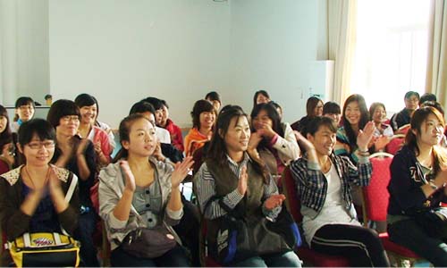 1大家在快樂(lè )的氛圍中開(kāi)始了一天緊張的拓展培訓